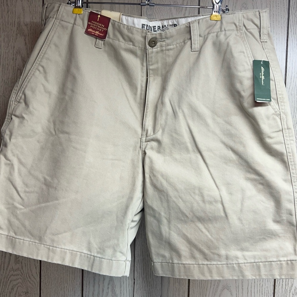 IZOD Saltwater Men’s Khaki Chino Relaxed Fit Front Flat Shorts 32x10.5 NWT